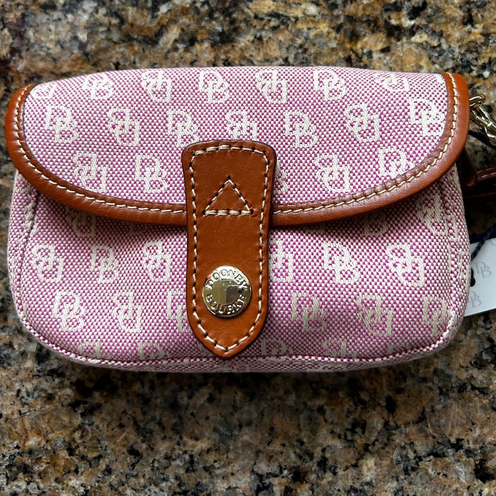 NWT Dooney & Bourke Canvas Leather Signature Wristlet Wallet Clutch Red / Pink